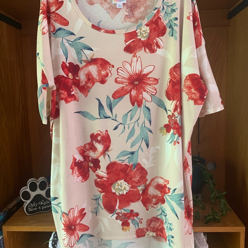 LuLaRoe Red Floral Short Sleeve Top